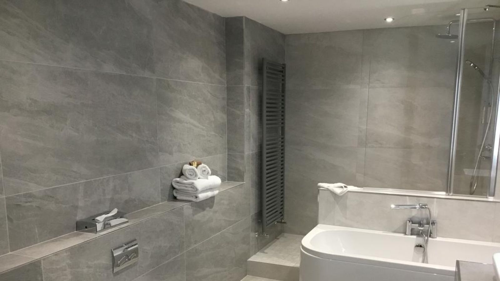 Suite Bathroom