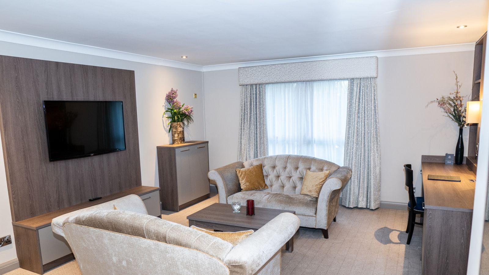 Superior Lounge Area 2 (1)