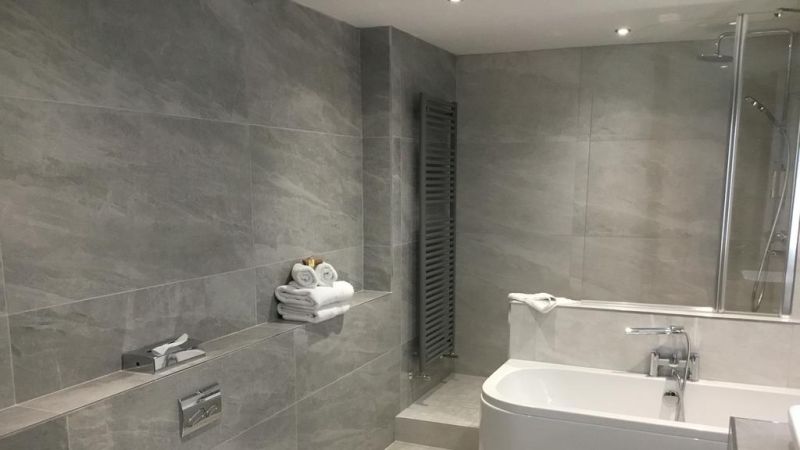 Suite Bathroom